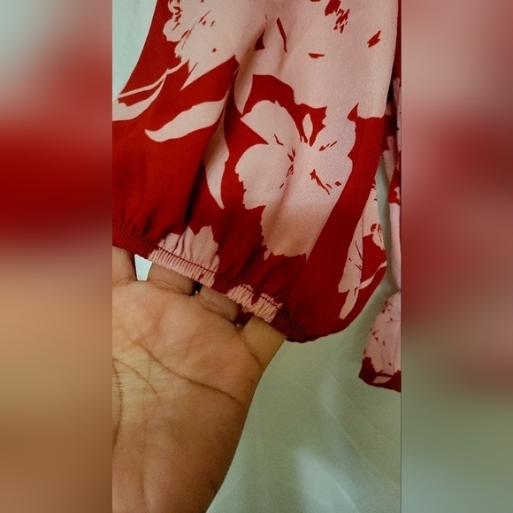 NWT PUFF SLEEVES SIENNA SKY TOP SIZE M - Picture 5 of 5